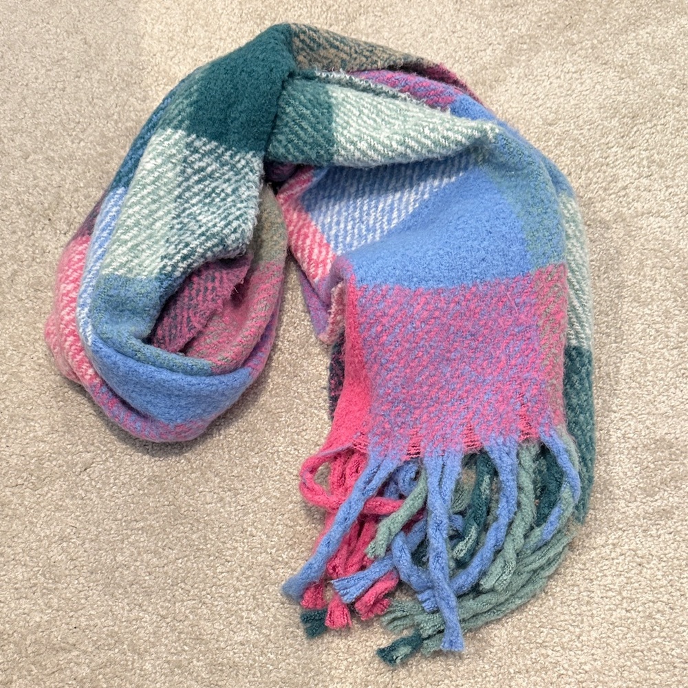 Hollister thick chunky plaid check fringe colorful winter scarf